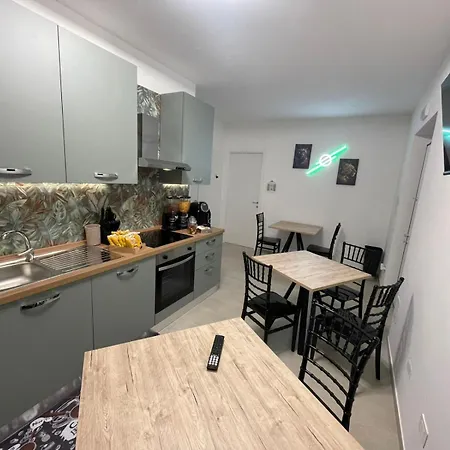 Casa Nina 2 Gæstehus *
