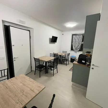 Casa Nina 2 Gæstehus Camerino